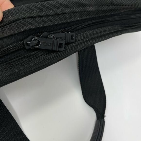 Tumi 207D3 Slim Black Nylon Ballistic Mini Laptop Ipad Computer Travel Bag - Picture 13 of 16